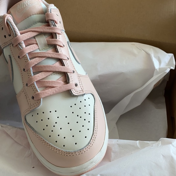 NIKE DUNK LOW • Orange Pearl - Picture 5 of 6